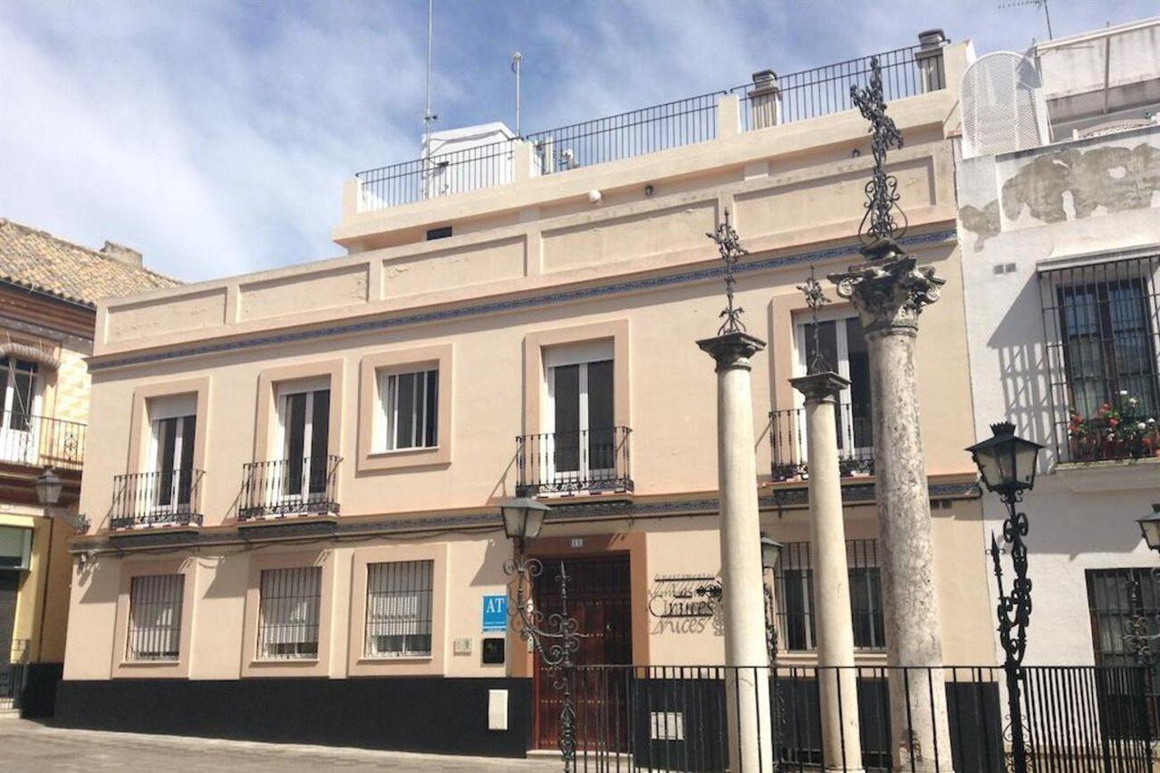 Apartamentos Las Cruces Seville Exterior photo
