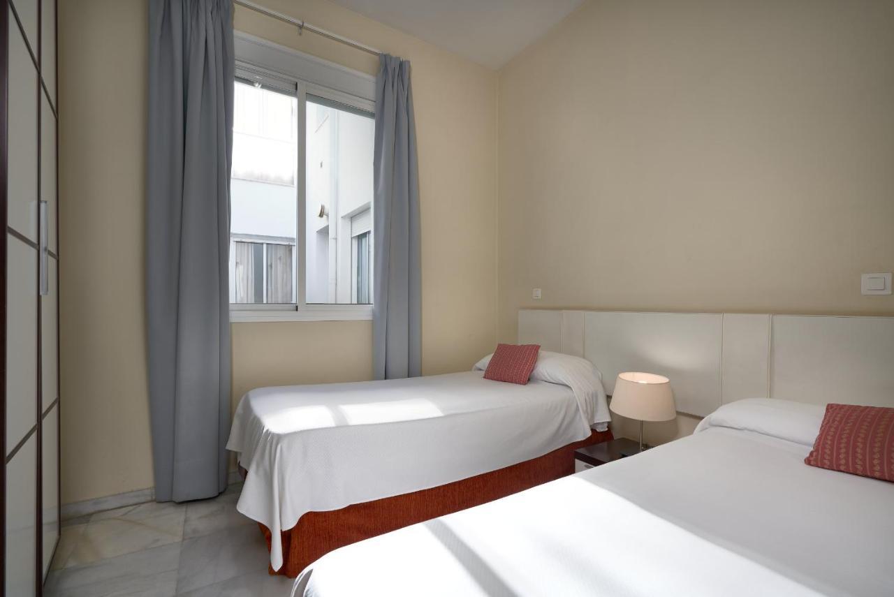Apartamentos Las Cruces Seville Exterior photo