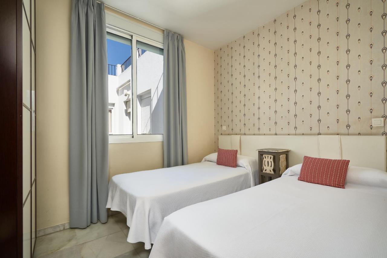 Apartamentos Las Cruces Seville Exterior photo