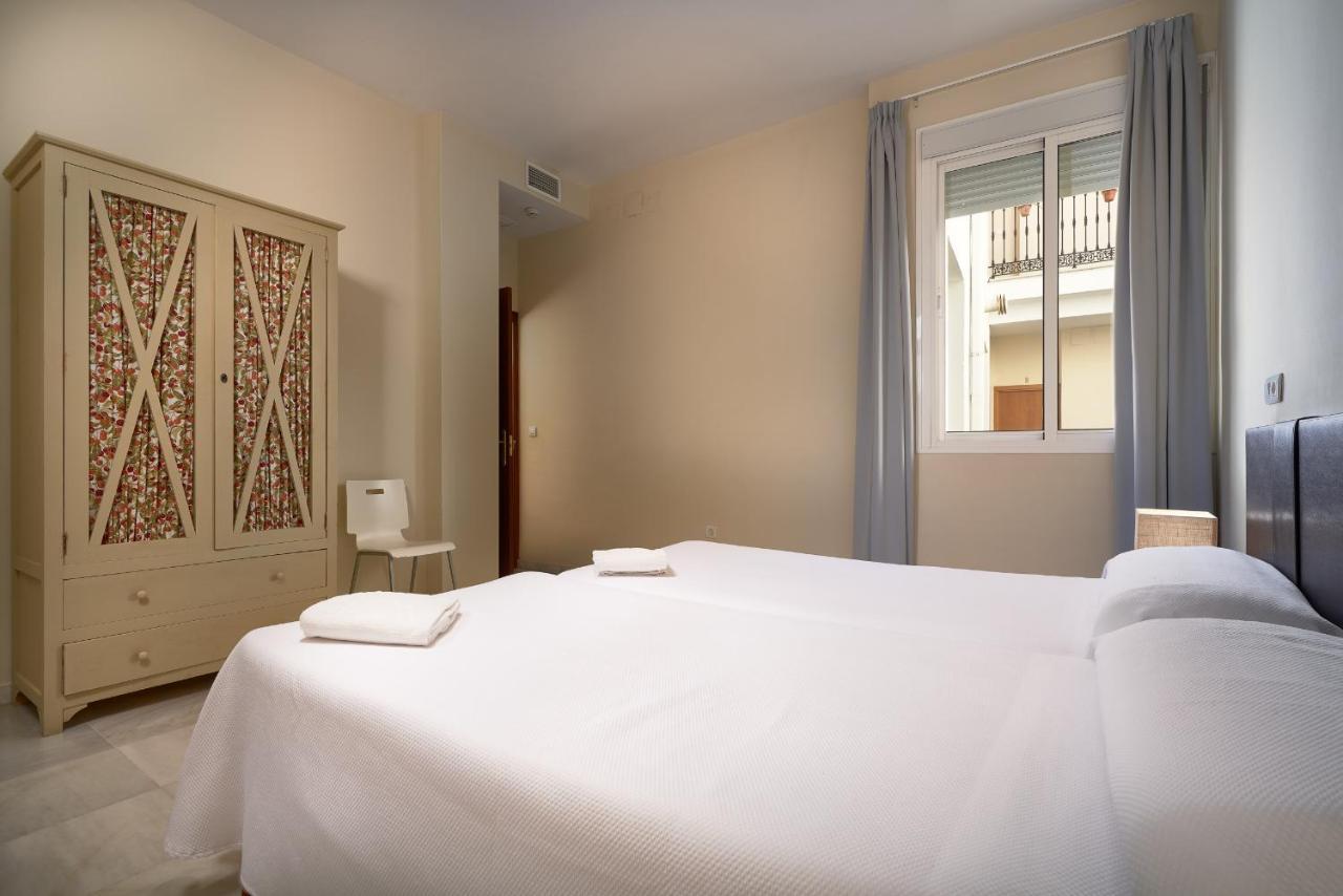 Apartamentos Las Cruces Seville Exterior photo