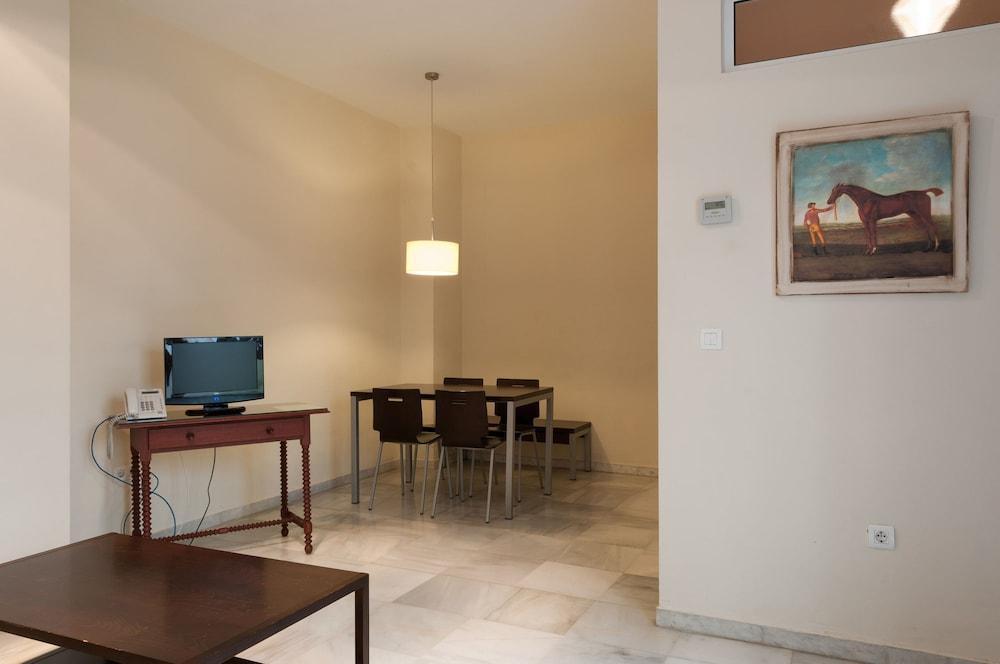 Apartamentos Las Cruces Seville Exterior photo