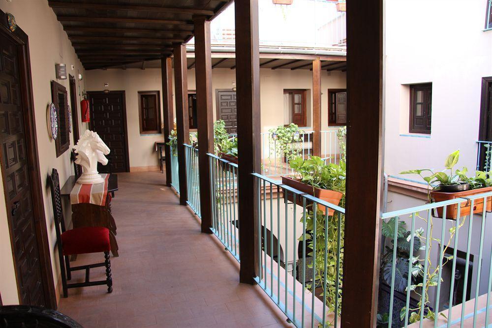 Apartamentos Las Cruces Seville Exterior photo