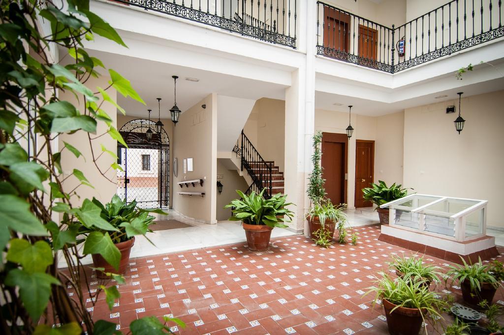 Apartamentos Las Cruces Seville Exterior photo