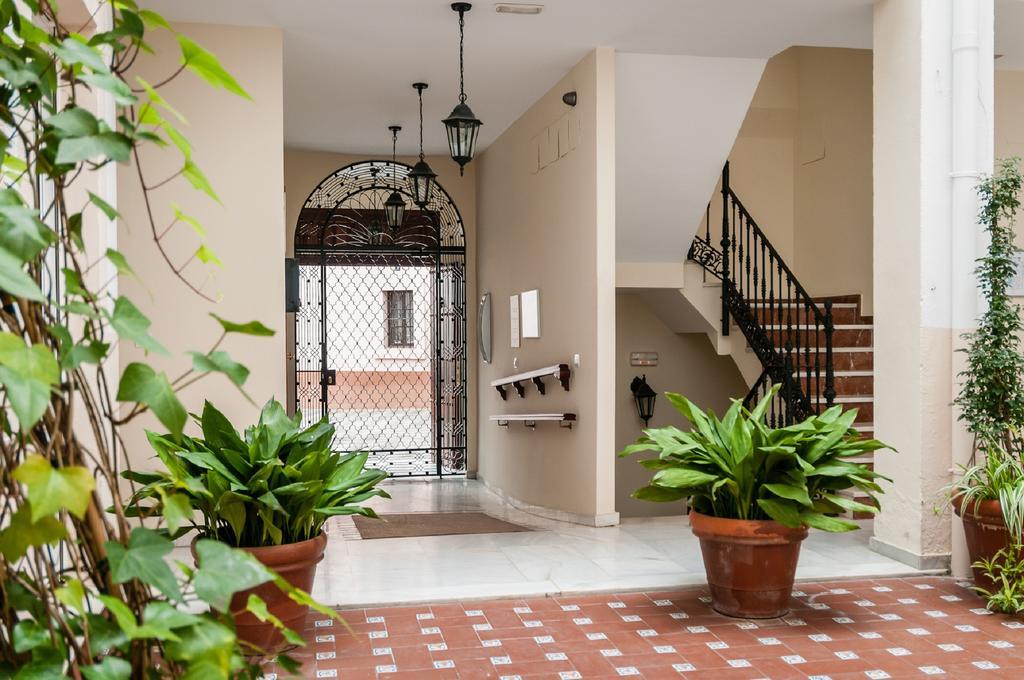 Apartamentos Las Cruces Seville Exterior photo