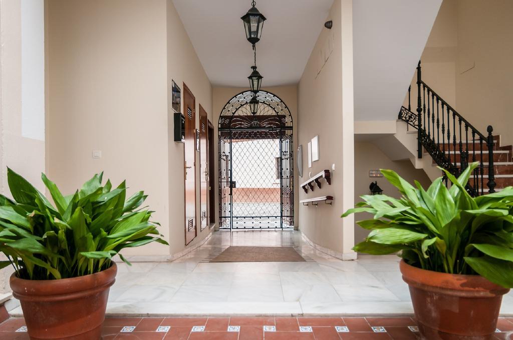 Apartamentos Las Cruces Seville Exterior photo