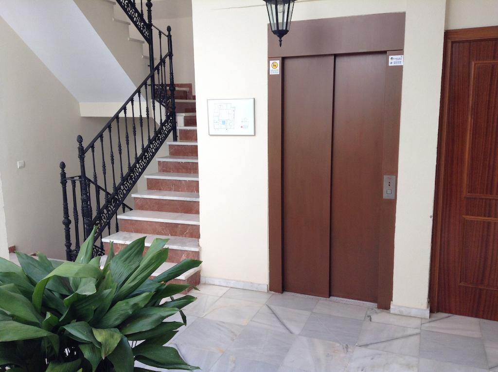 Apartamentos Las Cruces Seville Exterior photo
